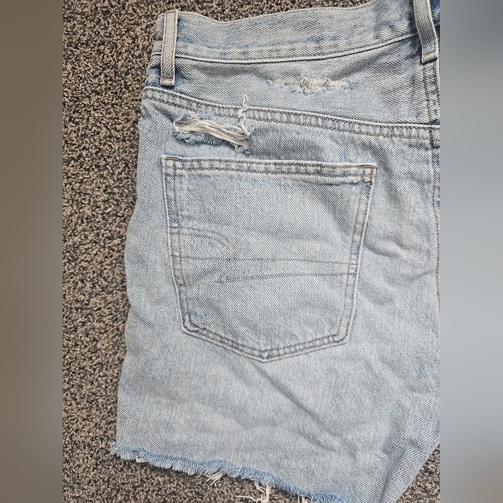 American Eagle 90s Boyfriend Shorts Light Blue Denim Distressed  Size 6 - Picture 5 of 13